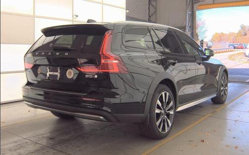 2023 Volvo V60 Cross Country B5 Ultimate