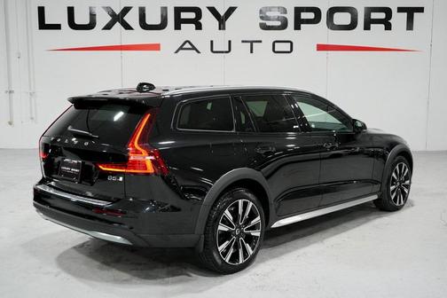 2023 Volvo V60 Cross Country B5 Ultimate