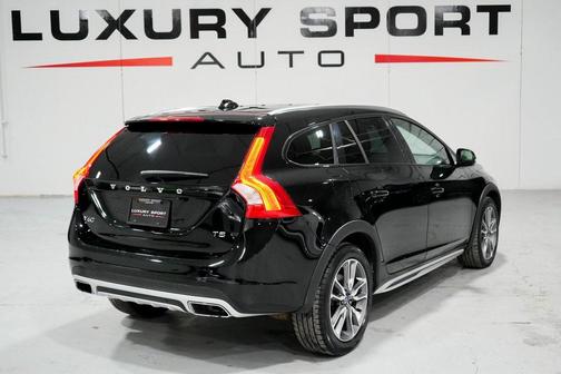 2015 Volvo V60 Cross Country T5 Platinum
