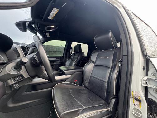 2023 RAM 2500 Laramie Crew Cab 4x4 6'4' Box