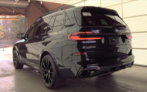 2023 BMW X7 M60i