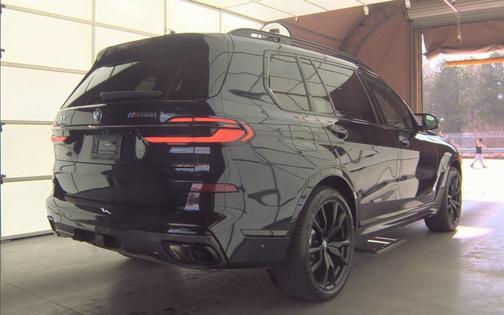 2023 BMW X7 M60i