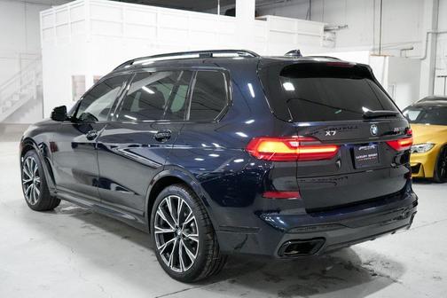2022 BMW X7 M50i