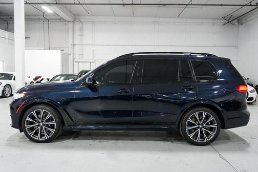 2022 BMW X7 M50i