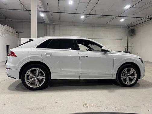 2023 Audi Q8 55 Premium