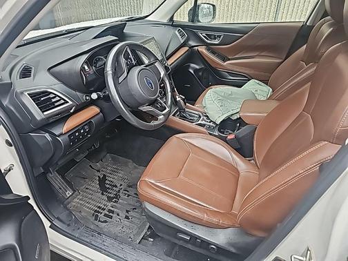 Crystal White Pearl 2020 Subaru Forester Touring