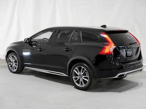 Black Stone 2015 Volvo V60 Cross Country T5 Platinum