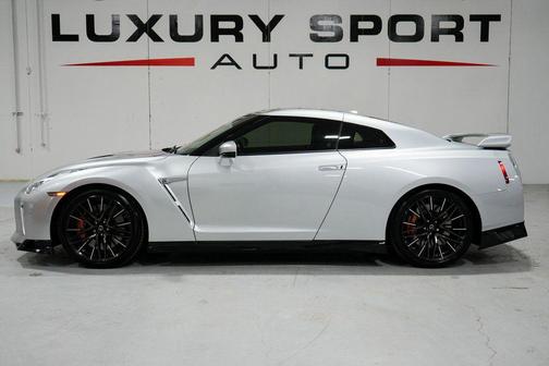 2020 Nissan GT-R Premium Dual-clutch 6-Speed Transmission