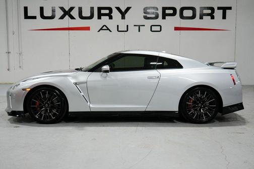 2020 Nissan GT-R Premium Dual-clutch 6-Speed Transmission
