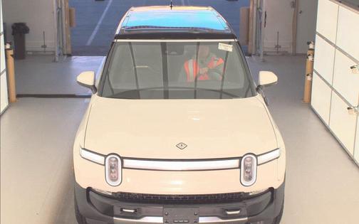 2023 Rivian R1S Adventure