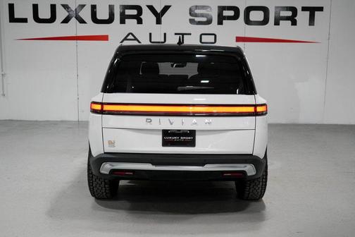 2023 Rivian R1S Adventure