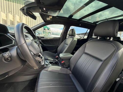 Deep Black Pearl 2022 Volkswagen Tiguan 2.0T SE R-Line Black 4MOTION