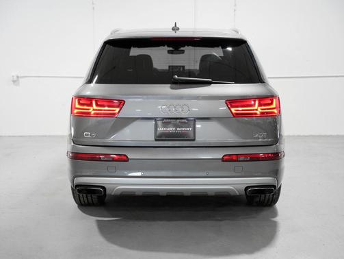 Graphite Gray Metallic 2017 Audi Q7 3.0T Premium