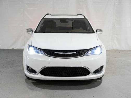 Bright White Clearcoat 2017 Chrysler Pacifica Limited