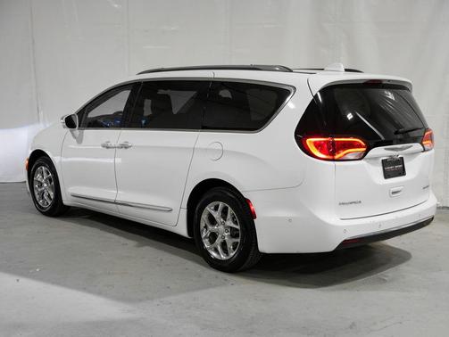 Bright White Clearcoat 2017 Chrysler Pacifica Limited