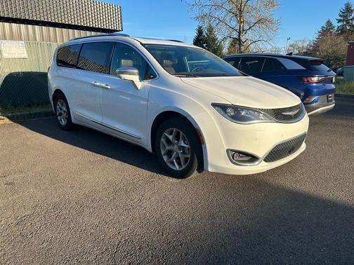 Bright White Clearcoat 2017 Chrysler Pacifica Limited