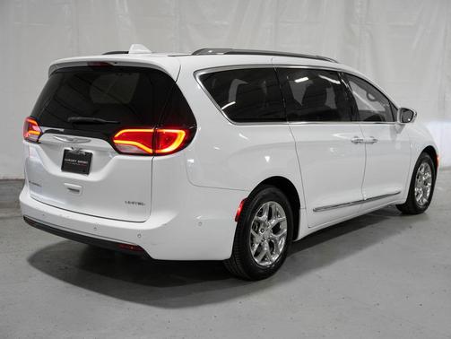 Bright White Clearcoat 2017 Chrysler Pacifica Limited