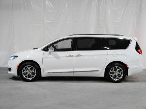 Bright White Clearcoat 2017 Chrysler Pacifica Limited