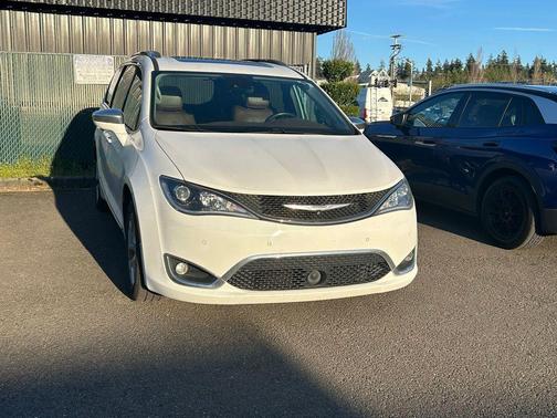 Bright White Clearcoat 2017 Chrysler Pacifica Limited
