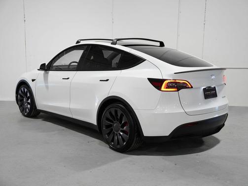 Pearl White Multi-Coat 2024 Tesla Model Y Performance Dual Motor All-Wheel Drive