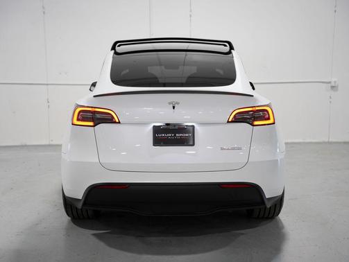 Pearl White Multi-Coat 2024 Tesla Model Y Performance Dual Motor All-Wheel Drive
