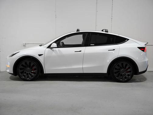 Pearl White Multi-Coat 2024 Tesla Model Y Performance Dual Motor All-Wheel Drive