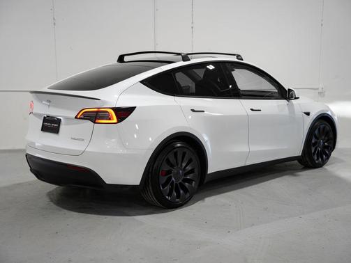 Pearl White Multi-Coat 2024 Tesla Model Y Performance Dual Motor All-Wheel Drive