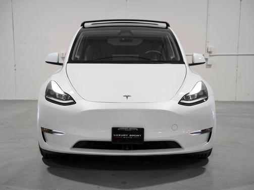 Pearl White Multi-Coat 2024 Tesla Model Y Performance Dual Motor All-Wheel Drive