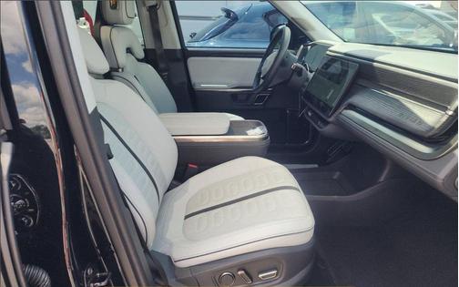 2023 Rivian R1S Adventure