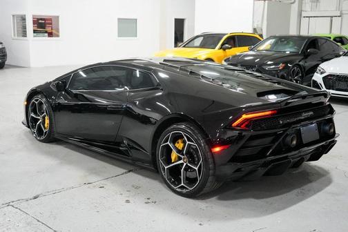 2022 Lamborghini Huracan EVO Coupe RWD