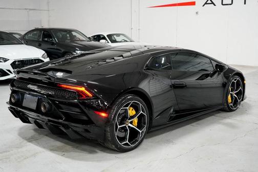 2022 Lamborghini Huracan EVO Coupe RWD