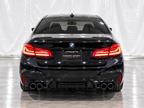 Black Sapphire Metallic 2019 BMW M5 Base