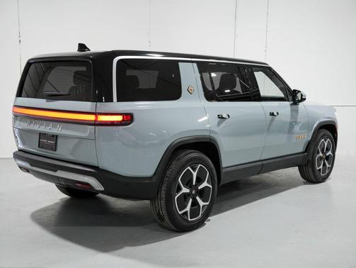 El Cap Granite 2024 Rivian R1S Adventure Quad Motor Large Pack