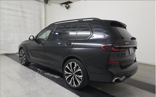 Black Sapphire Metallic 2024 BMW X7 xDrive40i