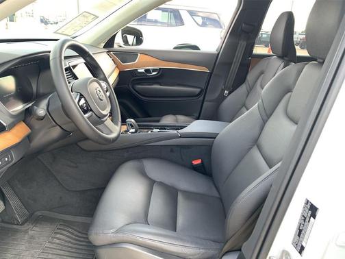 2025 Volvo XC90 Plug-In Hybrid T8 Plus 7-Seater