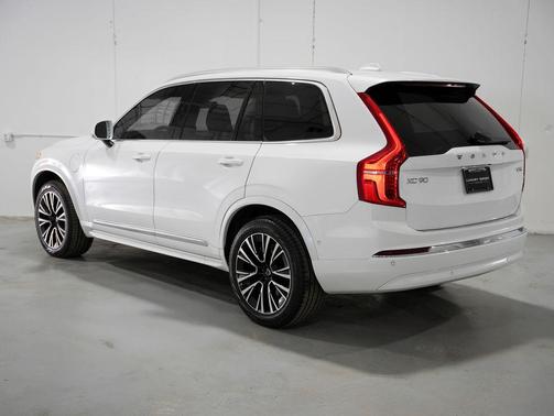 2025 Volvo XC90 Plug-In Hybrid T8 Plus 7-Seater
