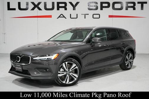 2025 Volvo V60 Cross Country Plus, B5 AWD Gas (mild hybrid)
