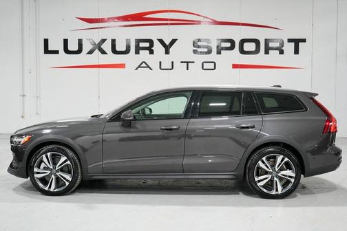 2025 Volvo V60 Cross Country Plus, B5 AWD Gas (mild hybrid)