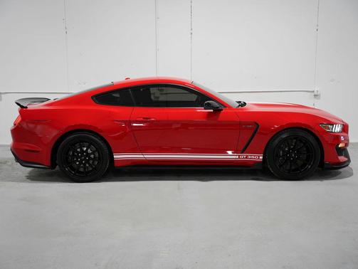 2017 Ford Shelby GT350 Base