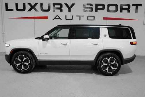 2024 Rivian R1S Adventure