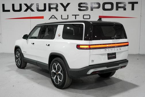 2024 Rivian R1S Adventure