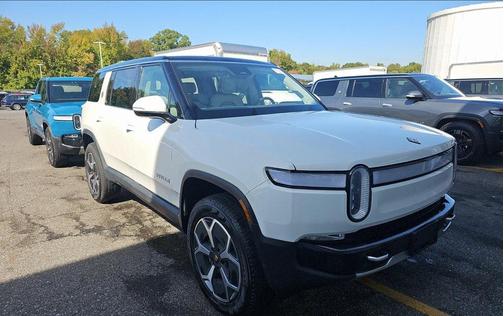 2024 Rivian R1S Adventure