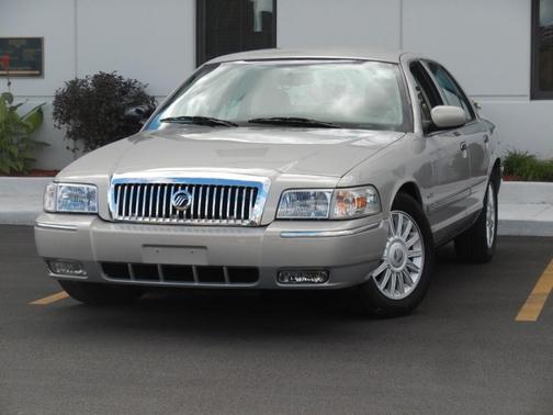 Photo 3 of 32 of 2009 Mercury Grand Marquis LS