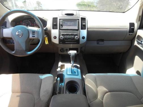 Gray 2009 Nissan Frontier SE Crew Cab