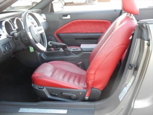 2005 Ford Mustang GT Premium