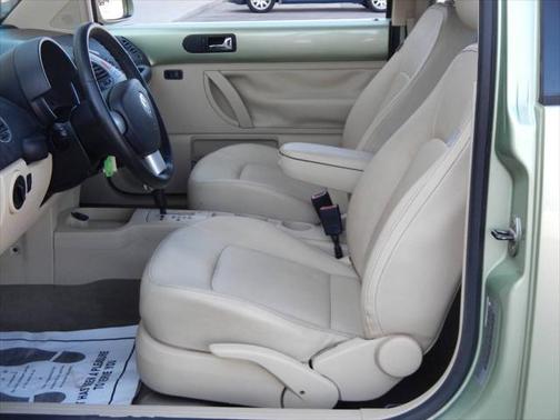 2009 Volkswagen New Beetle S