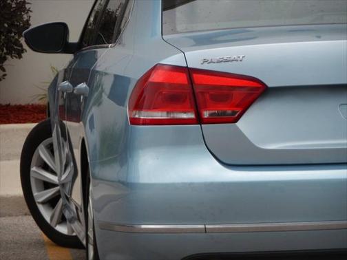 2012 Volkswagen Passat 2.5 SEL Premium