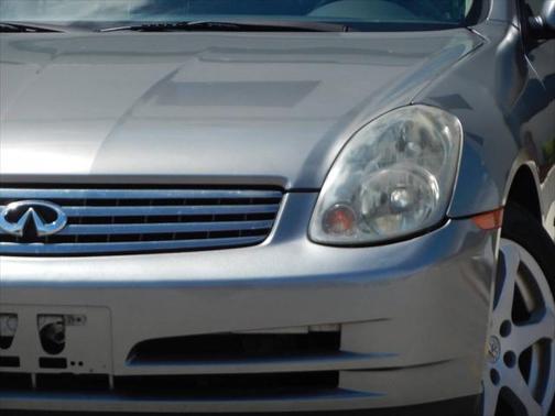 2004 INFINITI G35x Base