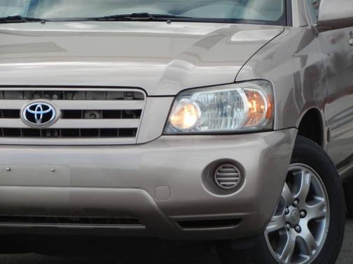 2004 Toyota Highlander Base