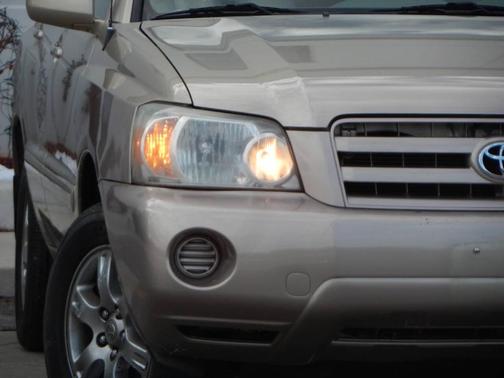 2004 Toyota Highlander Base